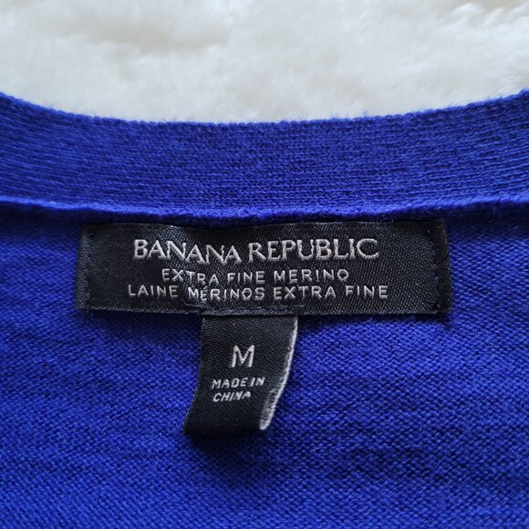 Banana Republic 💙 Extra Fine Merino Wool V-neck in Bright Royal Blue - Picture 5 of 9